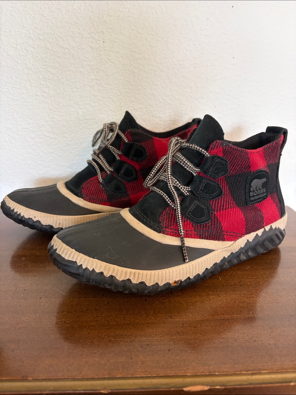 Sorel Out N About Red and Black Buffalo Plaid Lace-Up Waterproof Duck Booties 9